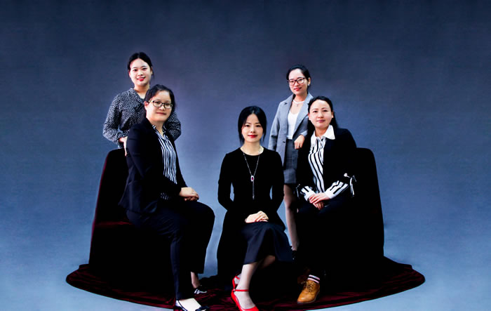 華謀咨詢(xún)集團(tuán)客服部團(tuán)隊(duì)形象照