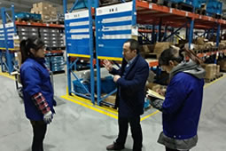 華謀咨詢?yōu)槟常C(jī)械行業(yè)）公司進(jìn)行現(xiàn)場(chǎng)輔導(dǎo)，顧問(wèn)師以耐心和專業(yè)贏得客戶好評(píng)